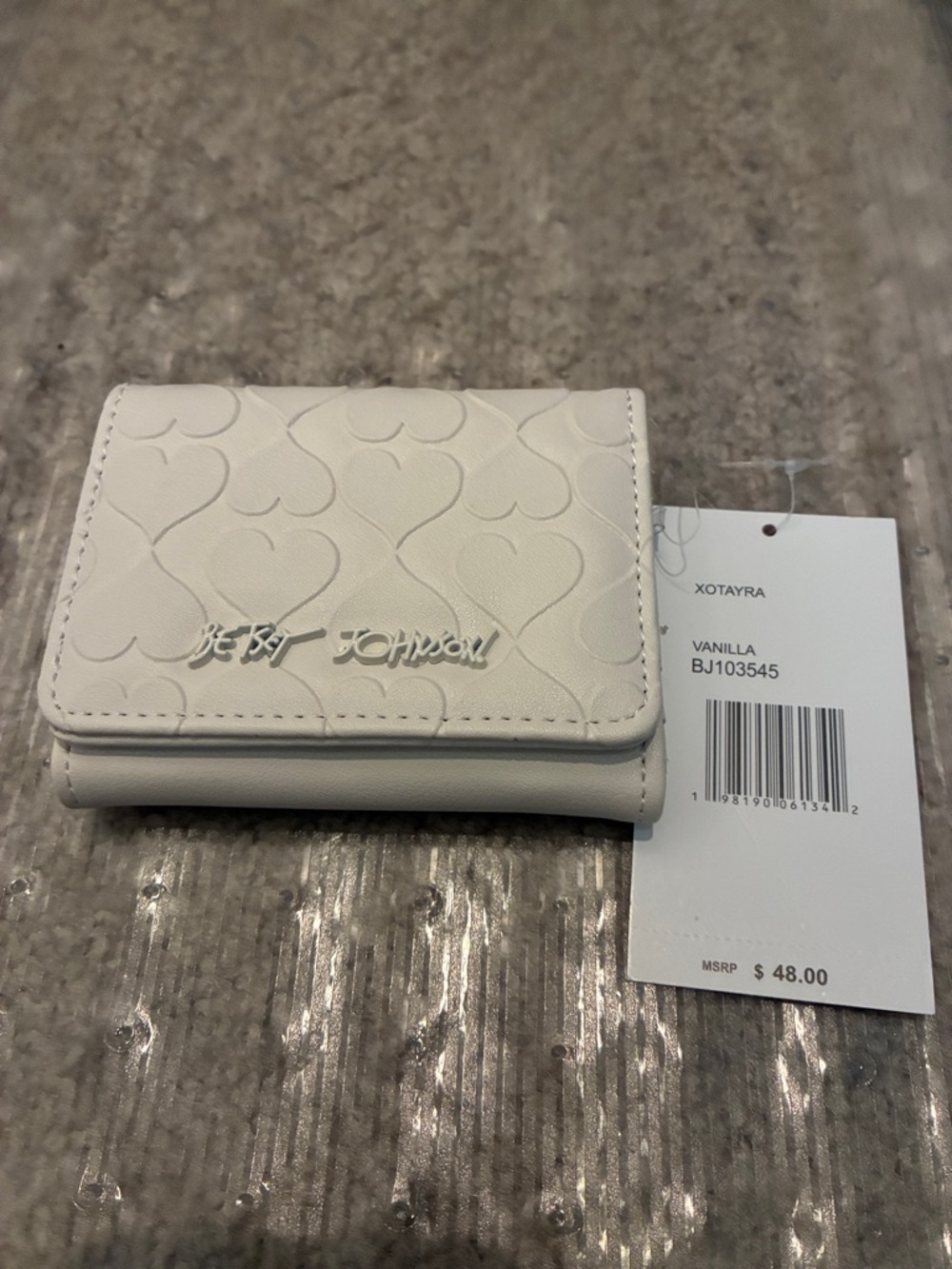 Betsey Johnson White Heart-Embossed Trifold Card Holder
